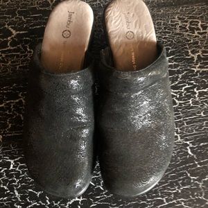 Size 8 black mule/clog